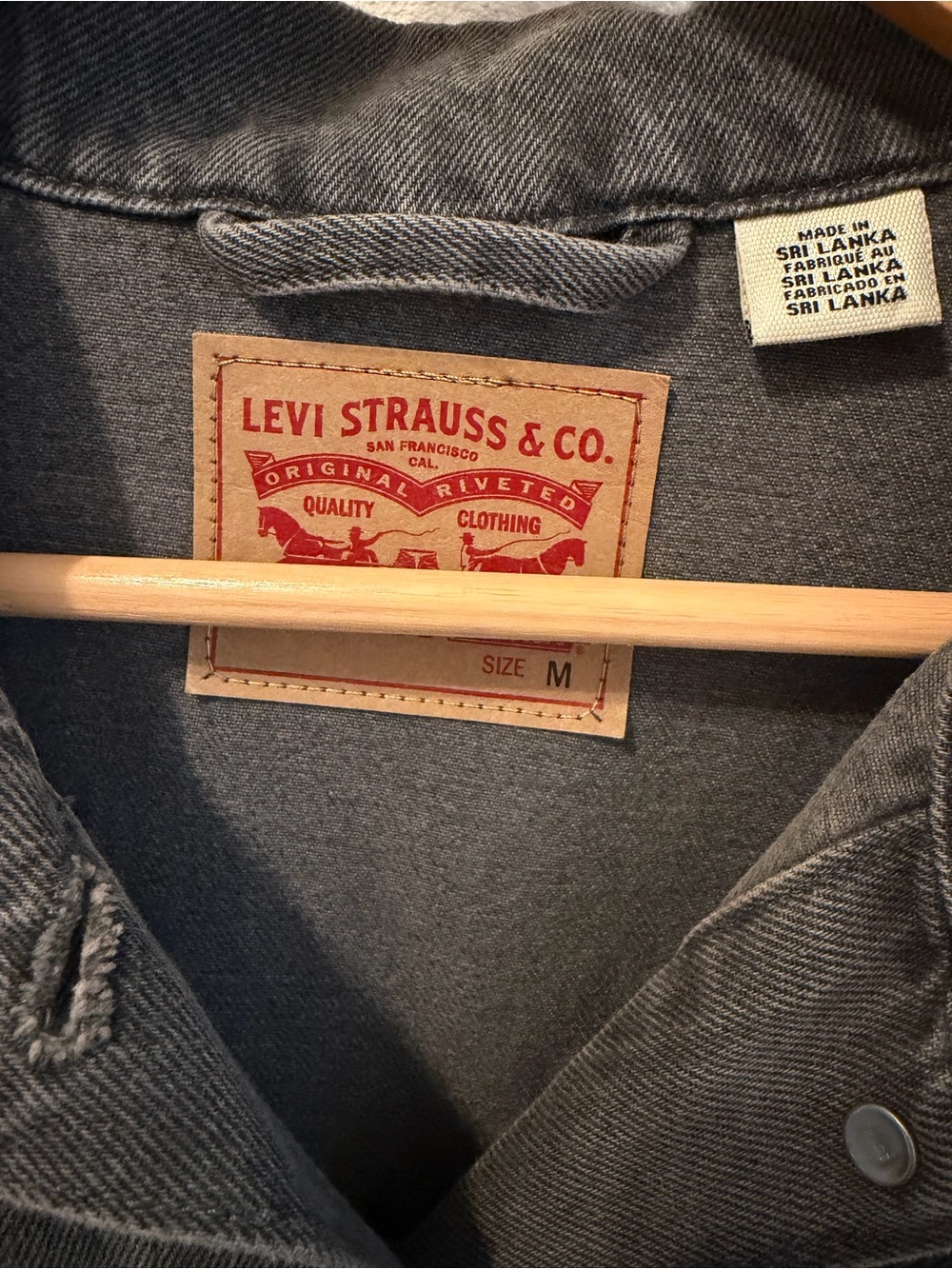 Levi’s Grey Shacket - Picture 2 of 3